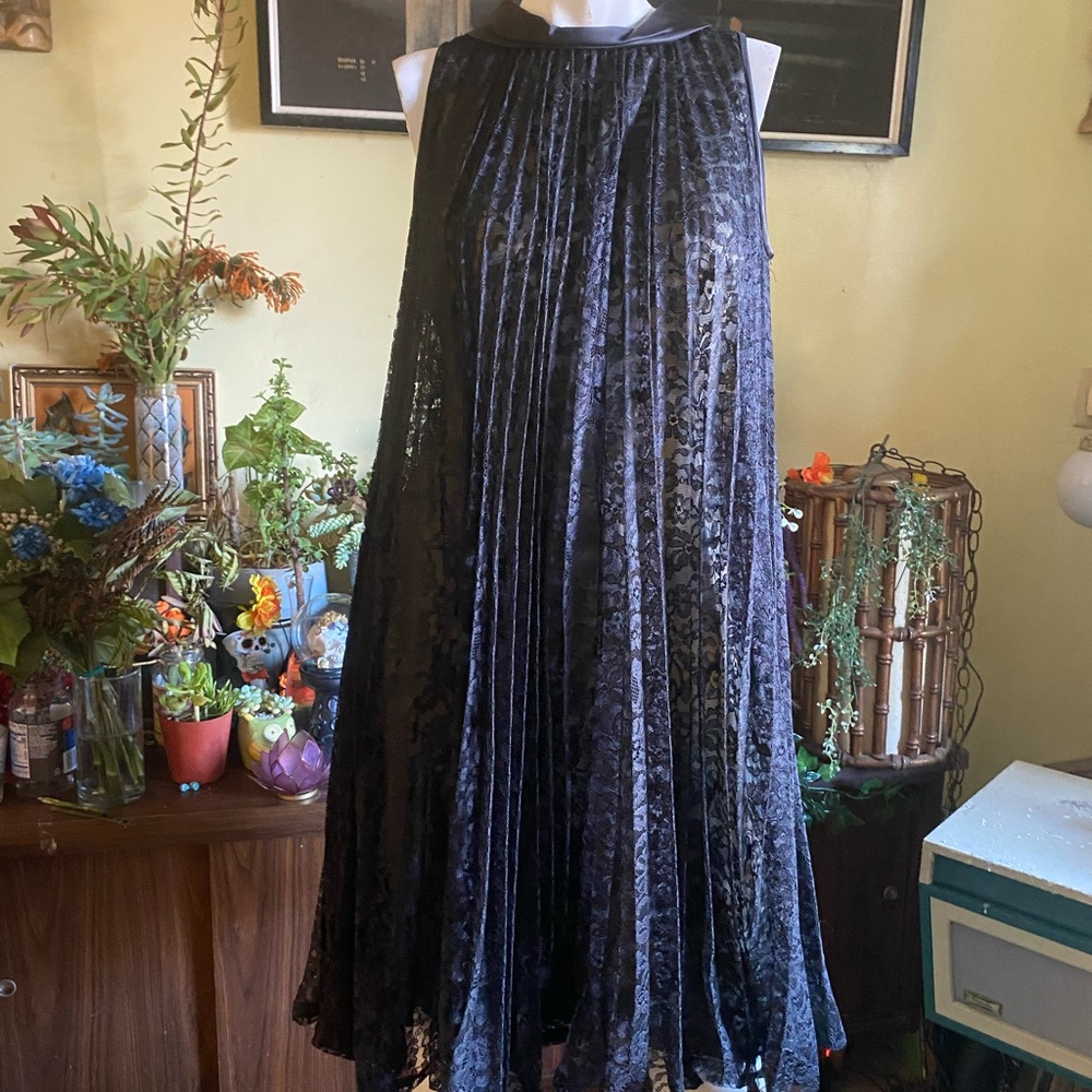 Vintage ladies black lace trapeze tent a line flowing mod gothic pleated dress - Picture 10 of 13